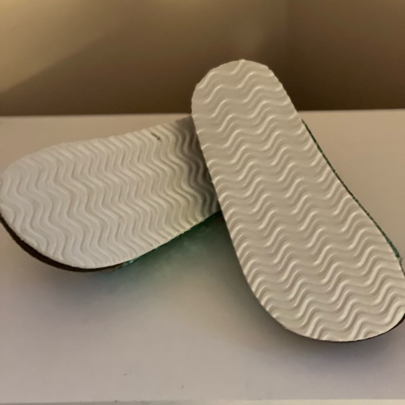 Girls, Green Glitter, 2 Buckle Sandals, Size 11 - Picture 2 of 2